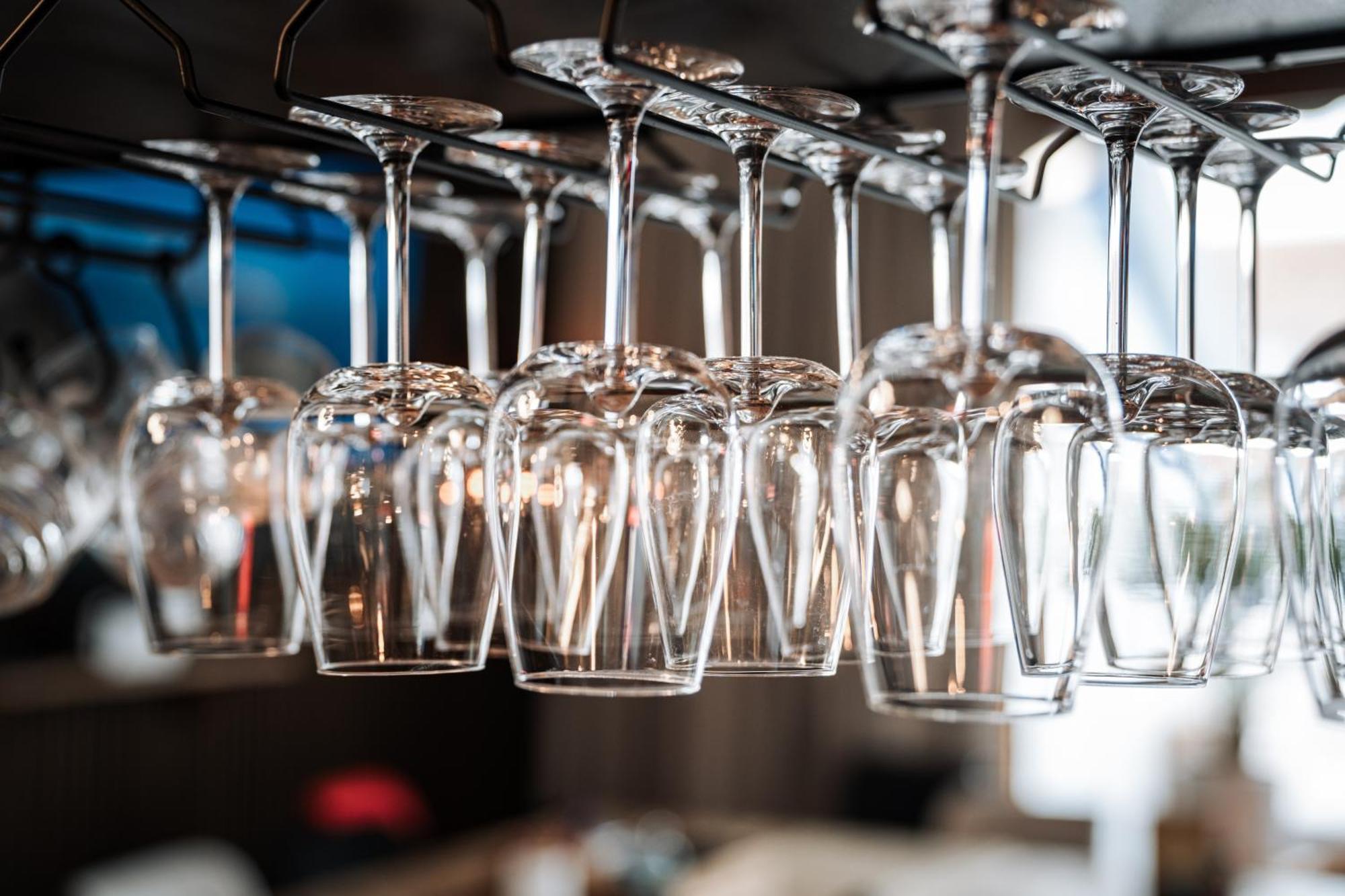 Hostel Манхайм Екстериор снимка Wine glasses hanging from a wine rack